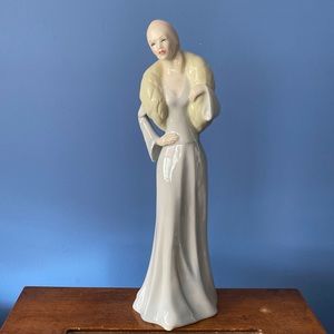 Beautiful Vintage Royal Doulton Reflections Series Chic figurine